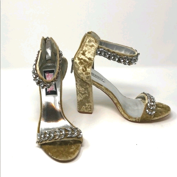 Cape Robbins Velvet Mustard high heels - Picture 2 of 5